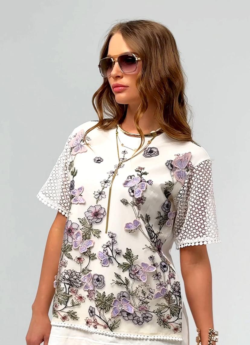 Elegant knit blouse with short sleeves