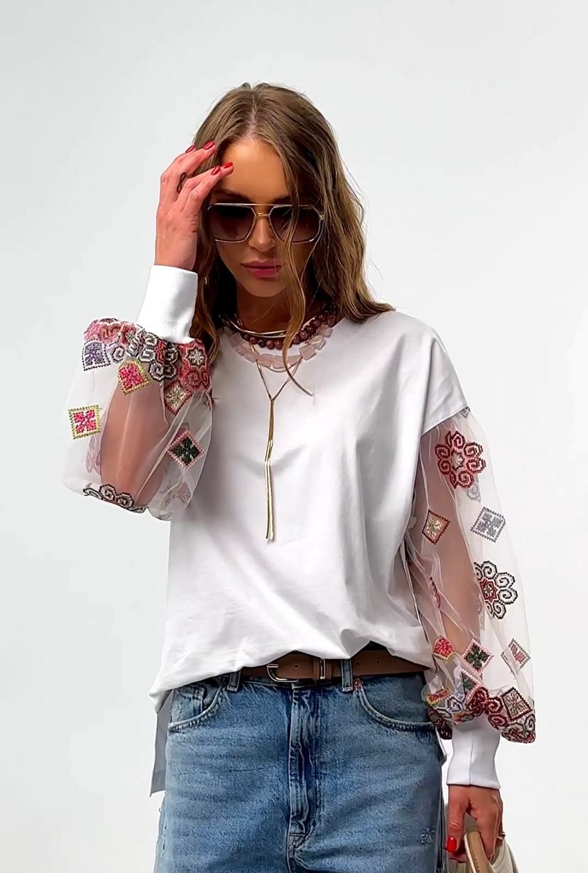 Elegant knit blouse with embroidered sleeves