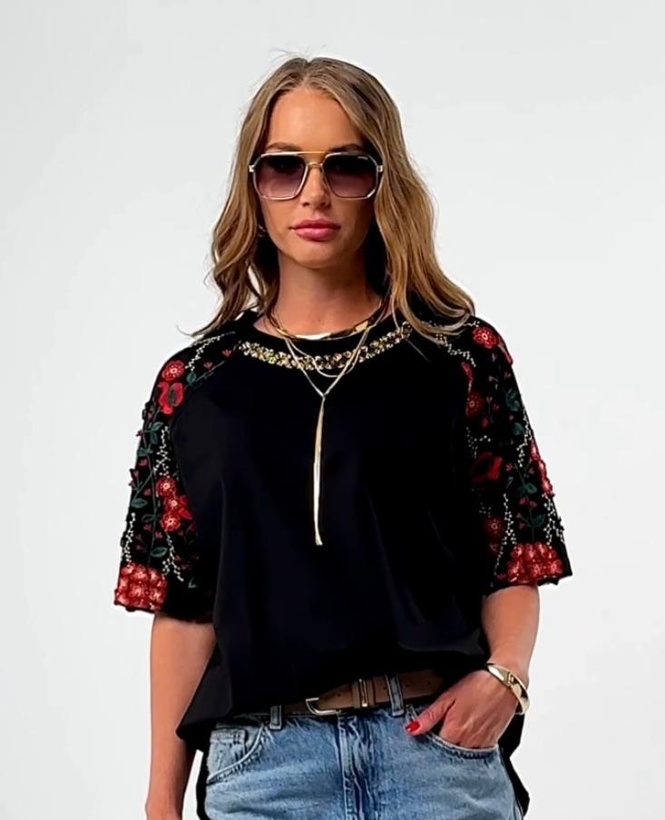  Elegant blouse in modern Ukrainian style