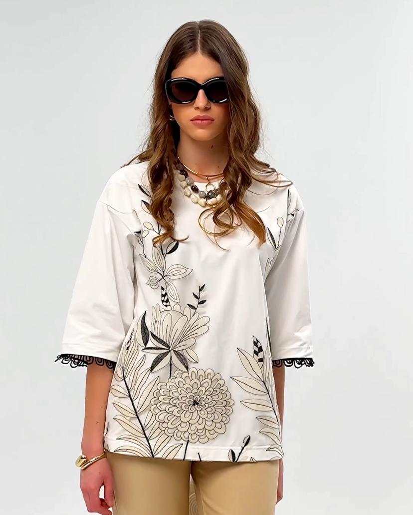 Exclusive knit blouse in milky white