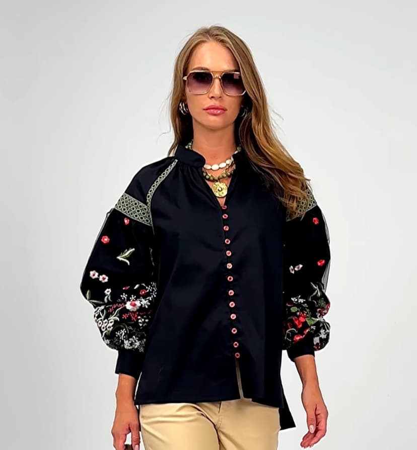 Elegant embroidered blouse with exclusive sleeves