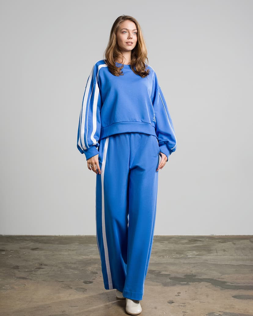 Cotton knit suit with contrasting stripes