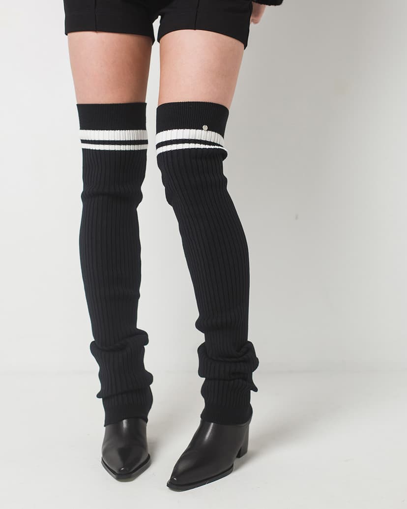 Knitted ribbed leg warmers