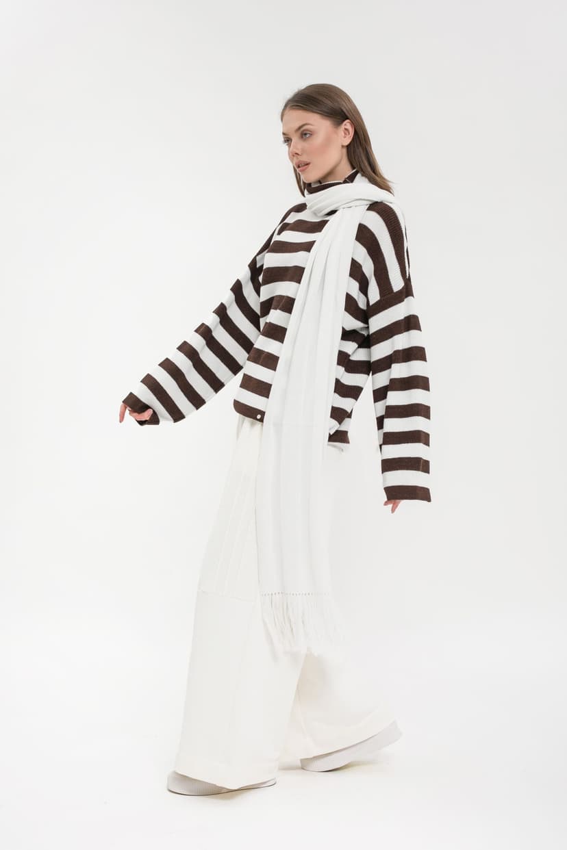 Knitted merino wool scarf with fringes