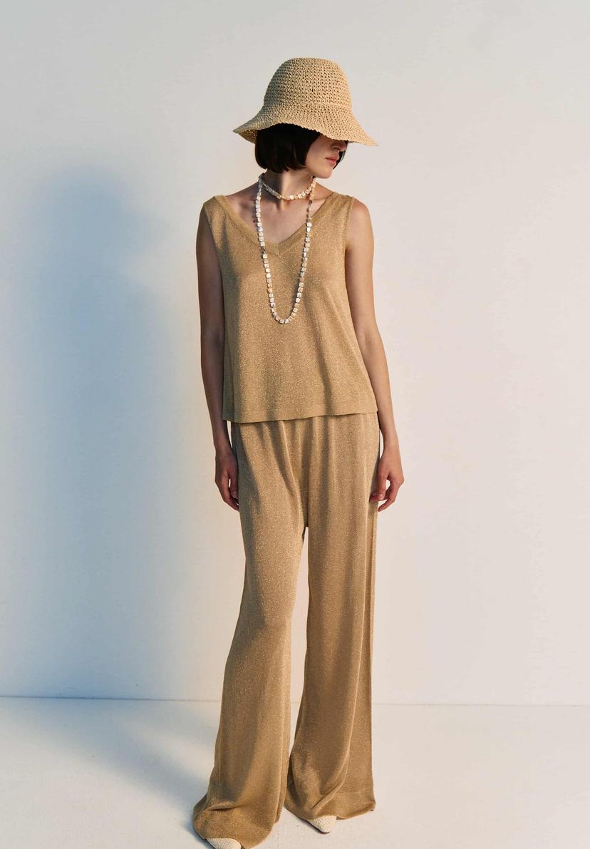 Shimmering knit set in a golden hue